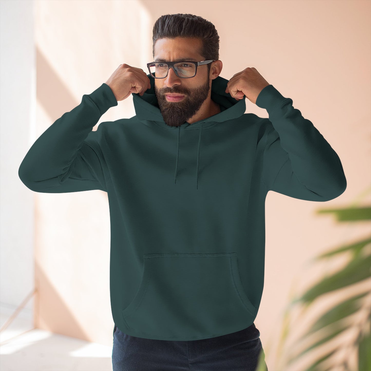 Hoodie Padel Man wearing a green hoodie with 'COMPLETE' branding indoors