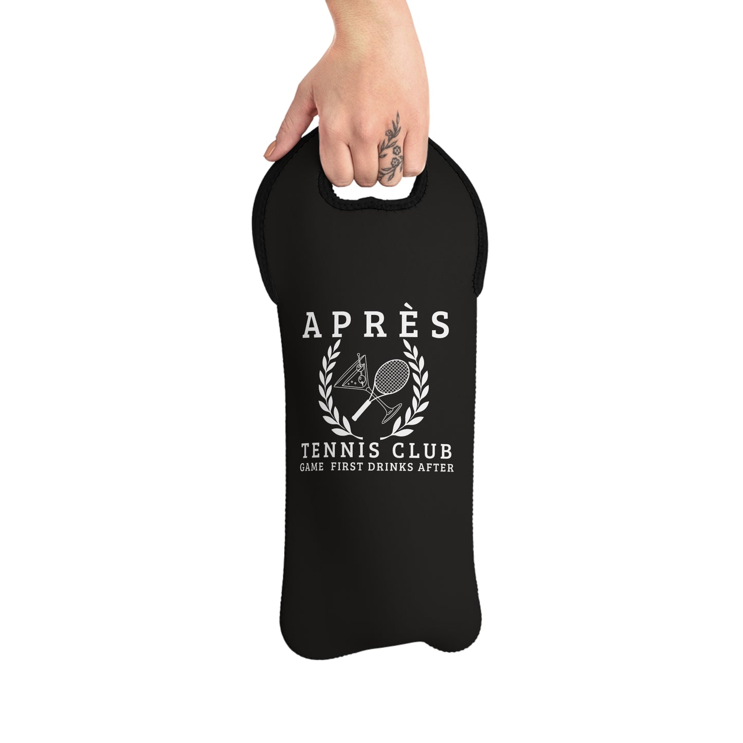 Wine tote bag Black bag with 'Apres Tennis Club' text and tennis racket design held by a hand.