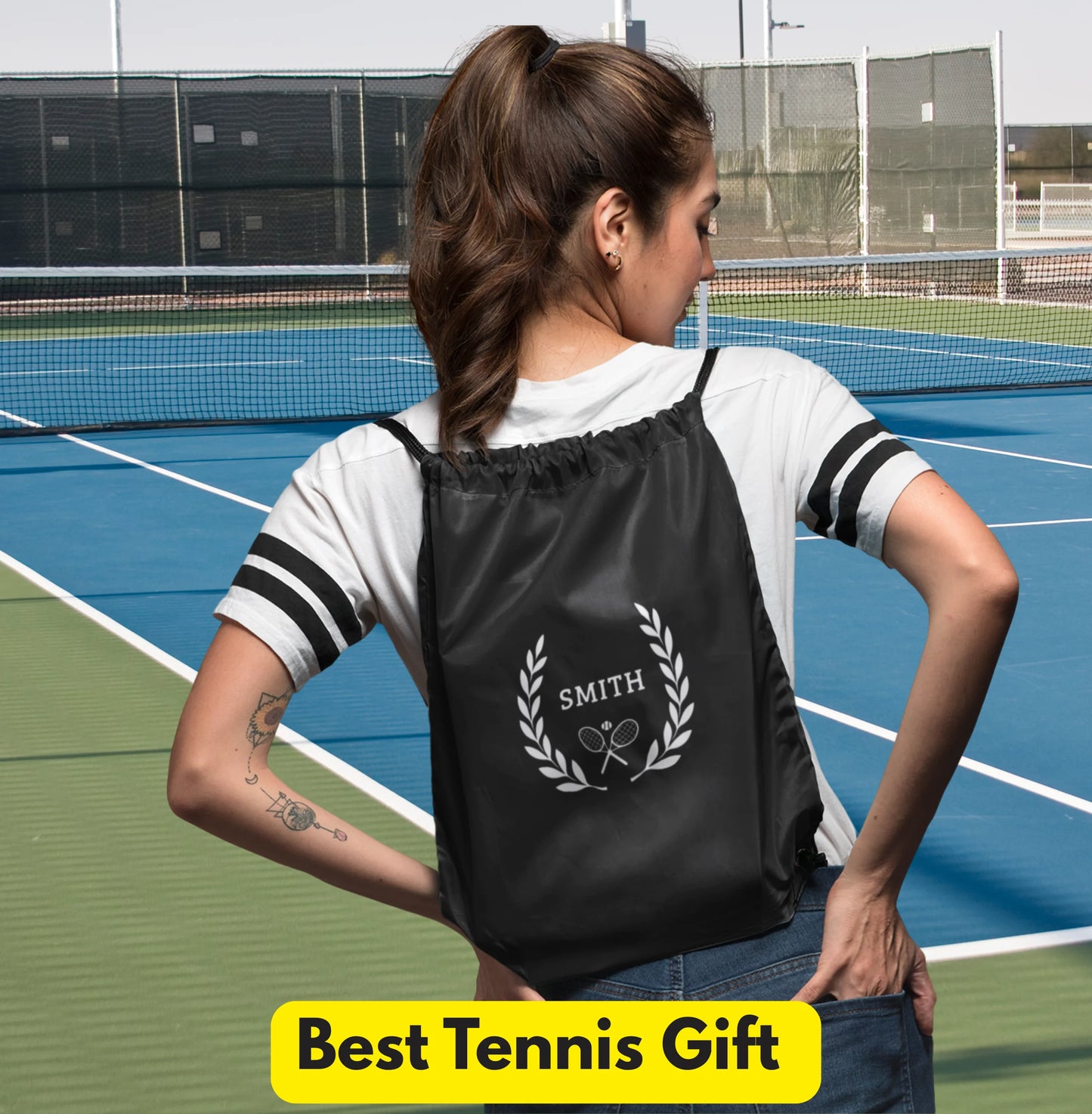 Junior Tennis bag Person on a tennis court wearing a black drawstring bag with 'Smith' branding