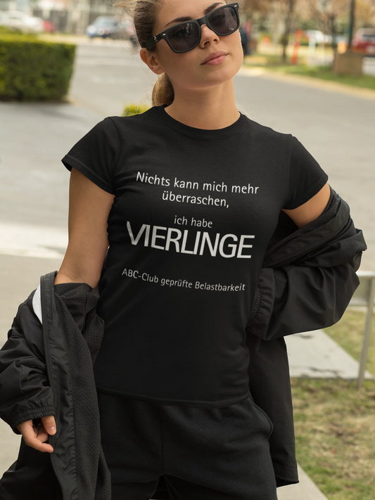 Vierlinge Eltern Shirt Person wearing a black t-shirt with text outdoors